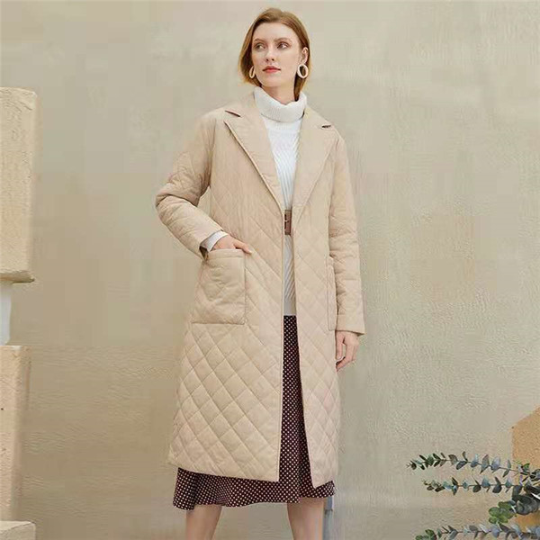 Pikk tepitud jakk vööga