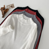 Női blúz alacsony gallérral és hosszú ujjal