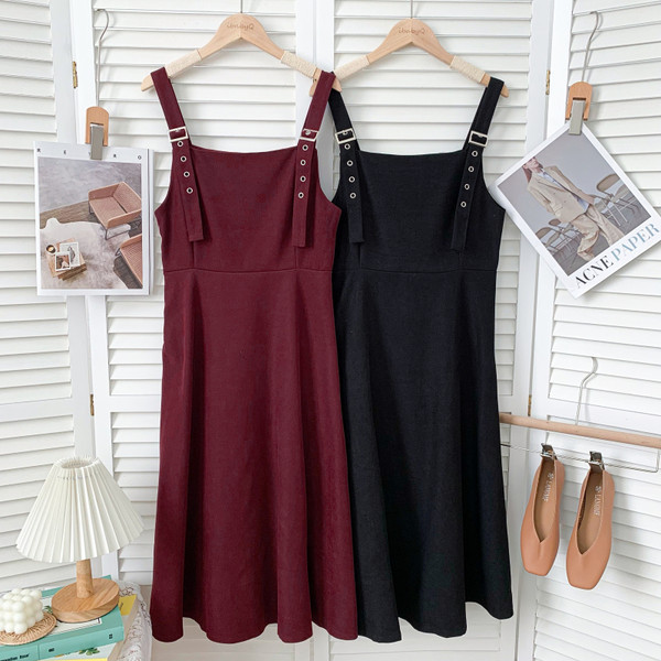 Modern női szabású ruha állítható pántokkal