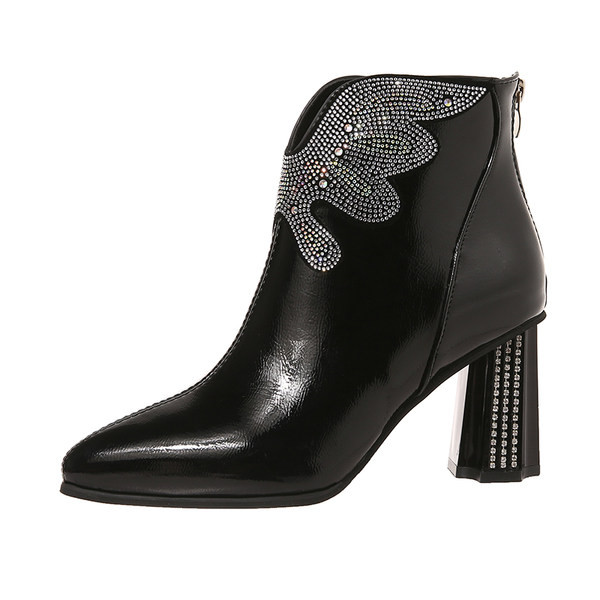 Eko bőrből készült modern női csizma díszkövekkel és magassarkúval