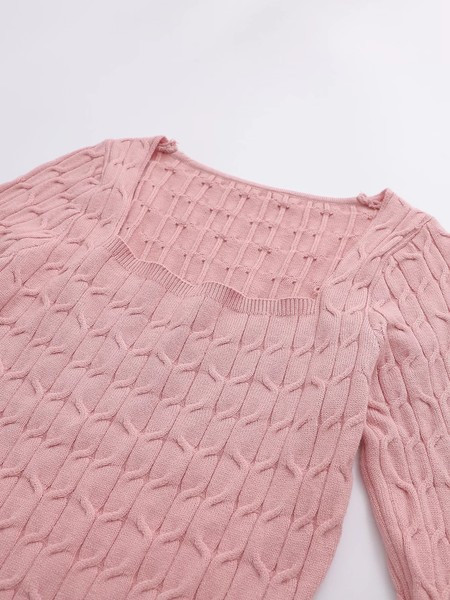 Vékony kötésből készült női testhezálló ruha