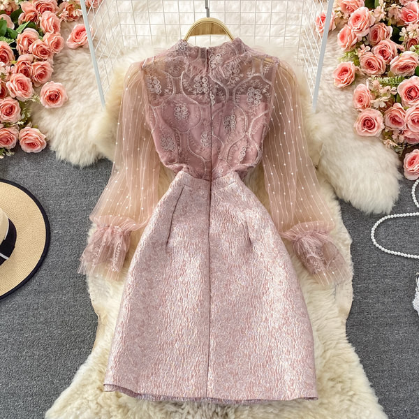 Stílusos női ruha rózsaszín tüll ujjakkal