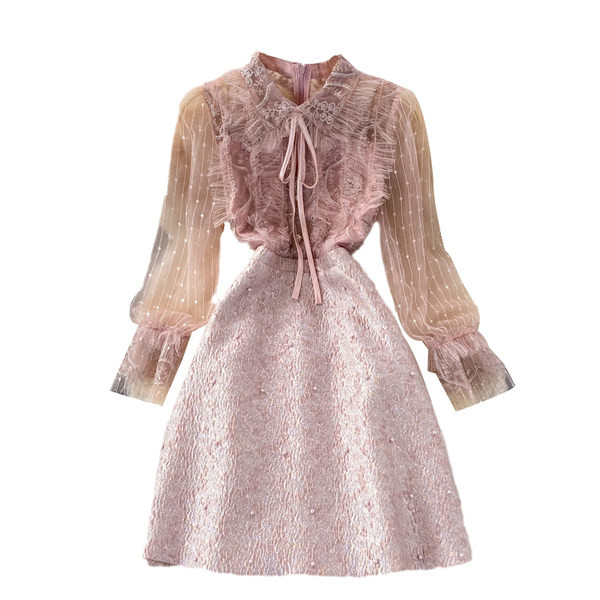 Stílusos női ruha rózsaszín tüll ujjakkal