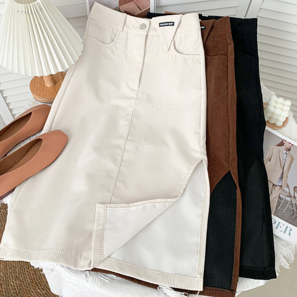 Modern női kordbársony szoknya magas derékkal és hasítékkal