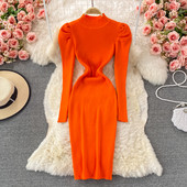 Női testhezálló ruha, hosszú ujjal