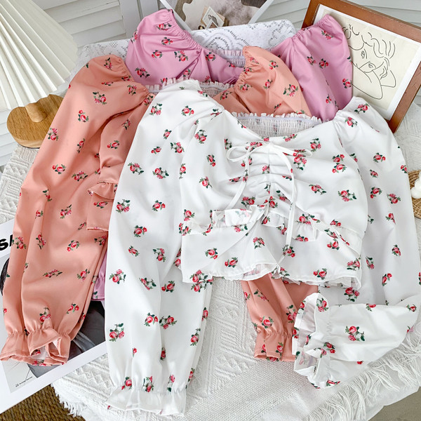 Új modell női blúz spitz nyakkivágással és virágmintával