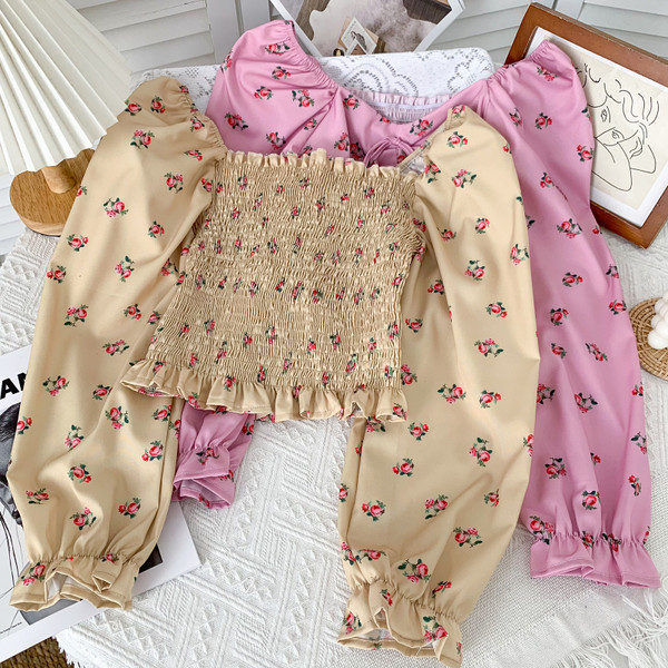 Új modell női blúz spitz nyakkivágással és virágmintával