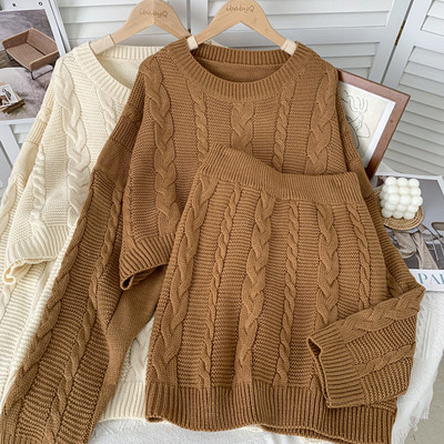 Нов модел дамски комплект от две части пуловер и пола
