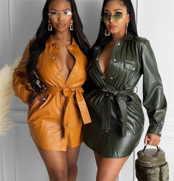 Modern műbőr ingruha övvel