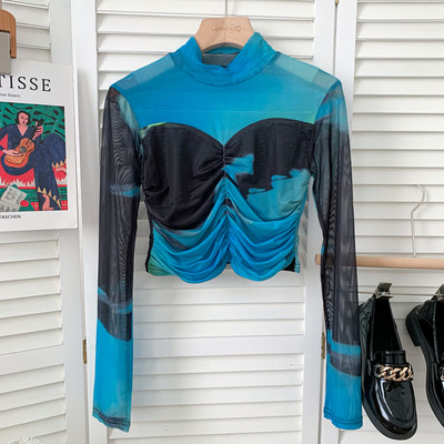 Moderna ženska kratka bluza s niskom kragnom