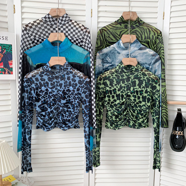 Moderna ženska kratka bluza s niskom kragnom