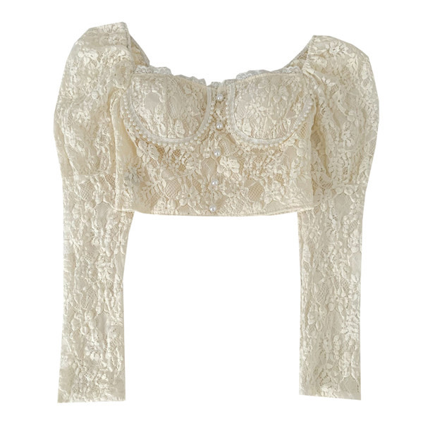 Lühike naiste pluus kandilise kaelusega ja pikkade varrukatega