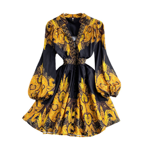 Női ruha spitz nyakkivágással, fekete színben