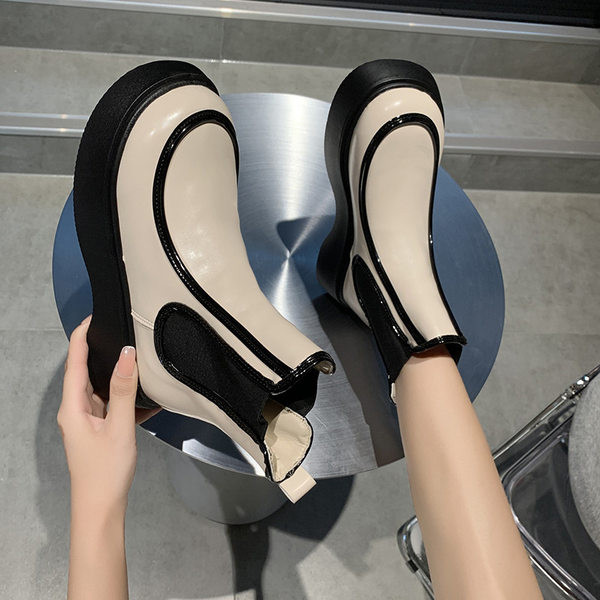 Brit stílusú női csizma új modellje ökobőrből