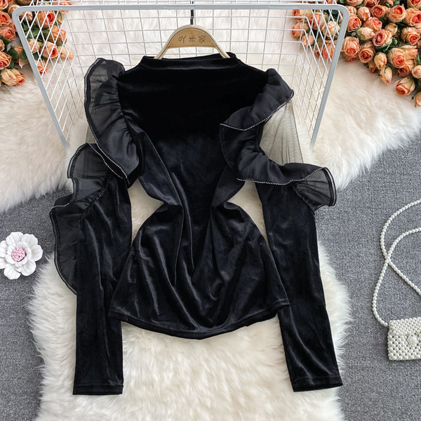 Női bársony blúz tüll és kerek nyakkivágással