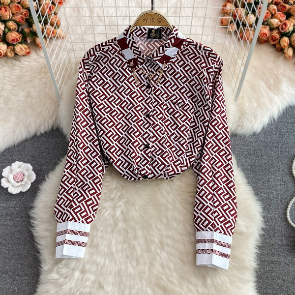 Női ing gombokkal és klasszikus gallérral, négy színben