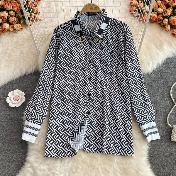 Női ing gombokkal és klasszikus gallérral, négy színben