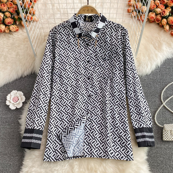 Női ing gombokkal és klasszikus gallérral, négy színben