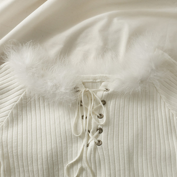 Női blúz pehelyvel és nyakkendővel