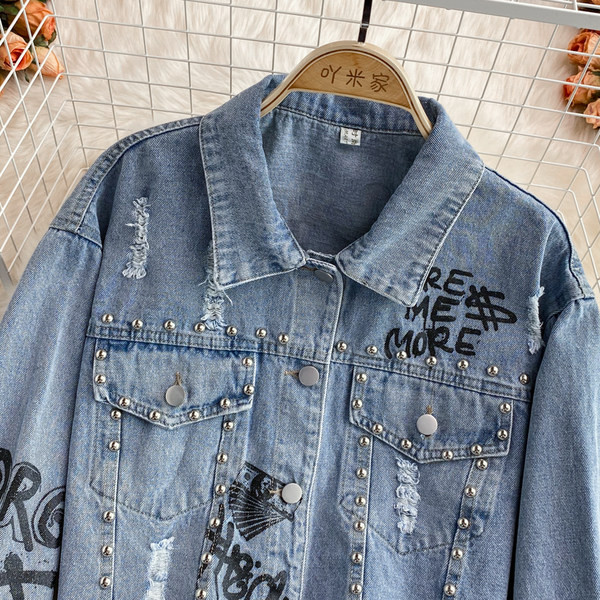 Ženska ležerna traper jakna sa metalnim ukrasima i natpisima