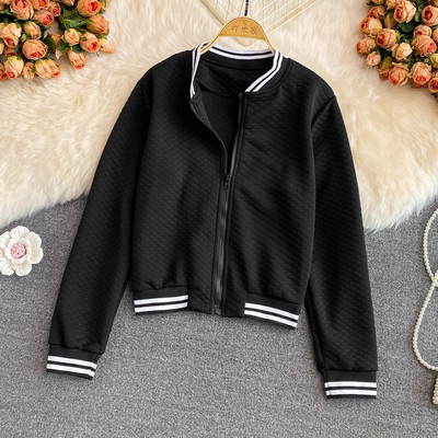 Naiste vabaaja kolmevärviline lukuga sügisjope