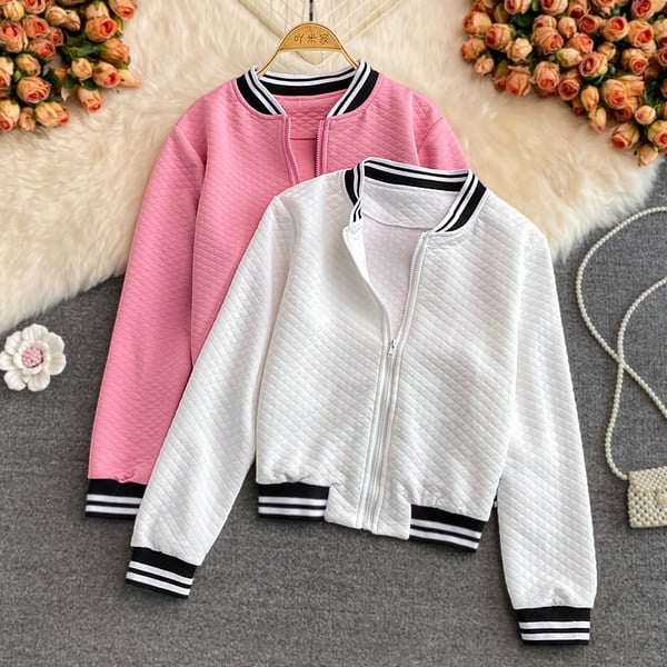 Naiste vabaaja kolmevärviline lukuga sügisjope