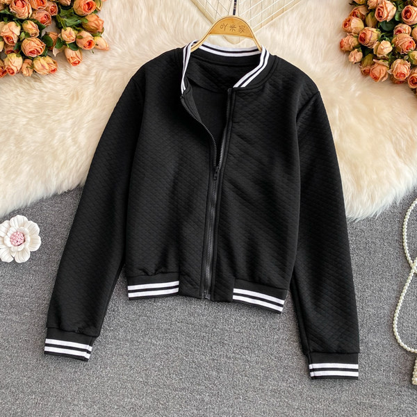 Naiste vabaaja kolmevärviline lukuga sügisjope