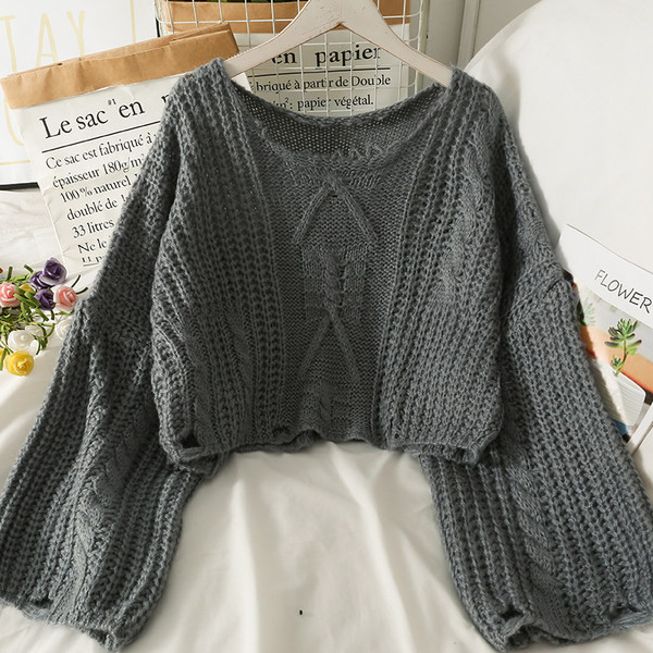 Rövid női pulóver kerek nyakkivágással