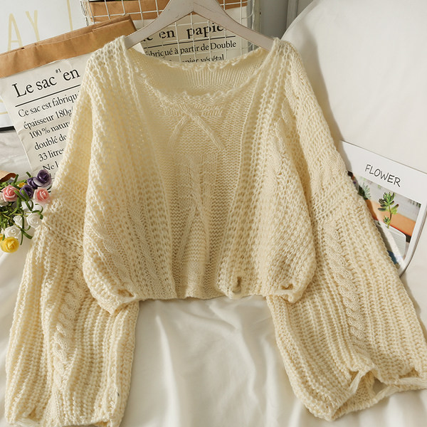 Rövid női pulóver kerek nyakkivágással