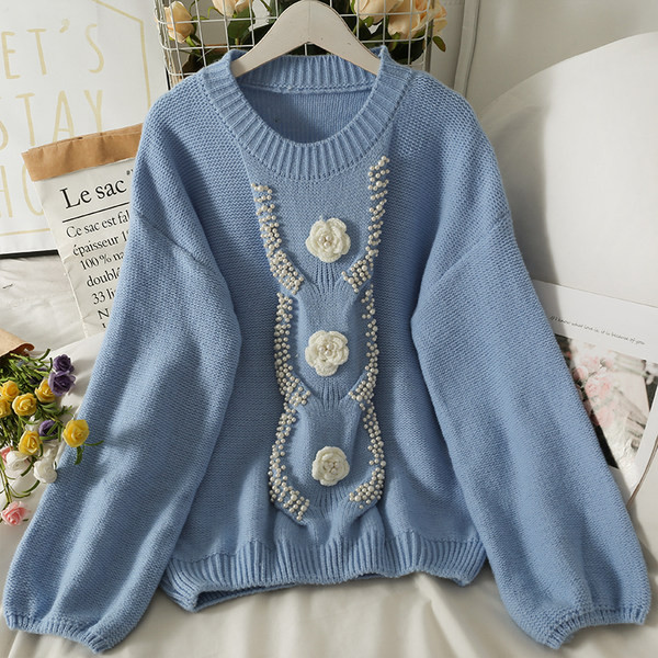 Női pulóver 3D virágokkal és gyöngyökkel