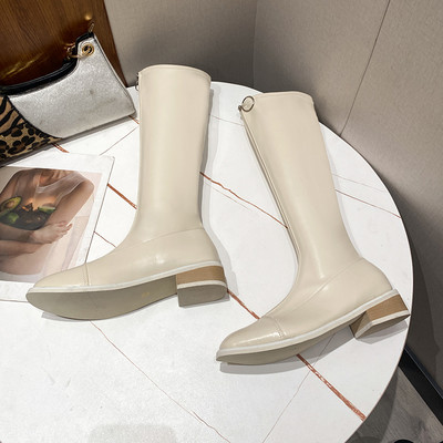 Modern női csizma eko bőrből, elöl cipzárral