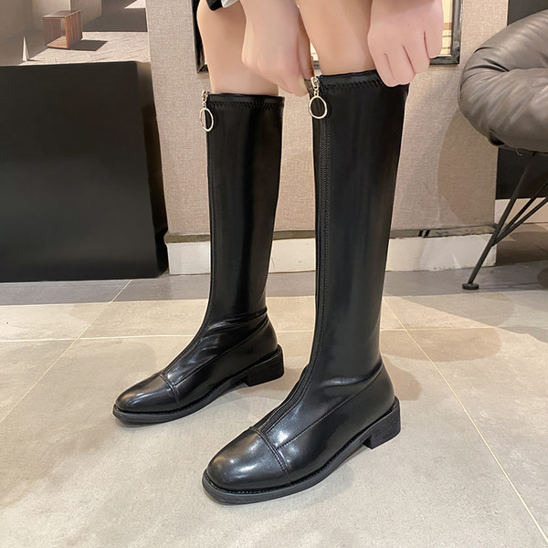 Modern női csizma eko bőrből, elöl cipzárral