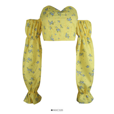 Naiste pikkade varrukatega ja lillemotiividega pluus