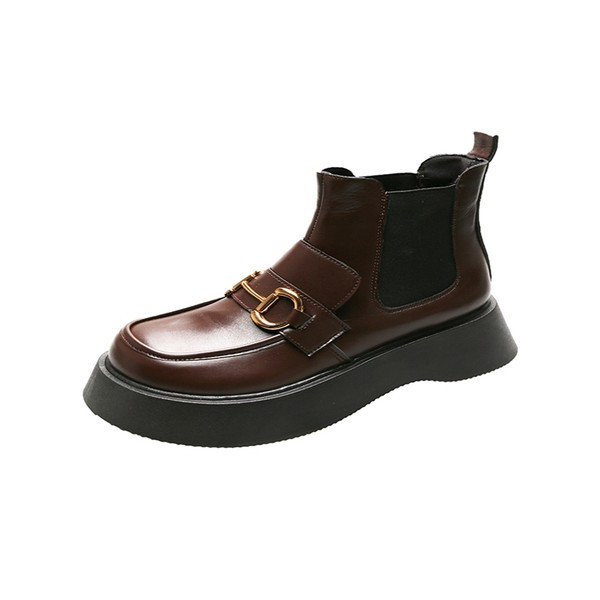 Női csizma új modellje magas platformmal és fémlánccal