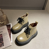 Stílusos női csizma eko bőrből, fűzővel és magas platformmal