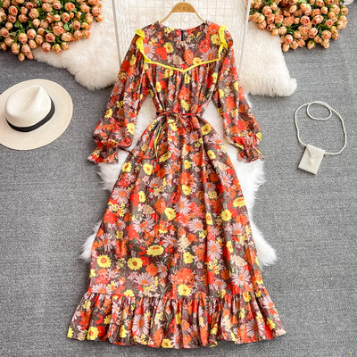 Стилна дамска рокля с флорален десен и обло деколте