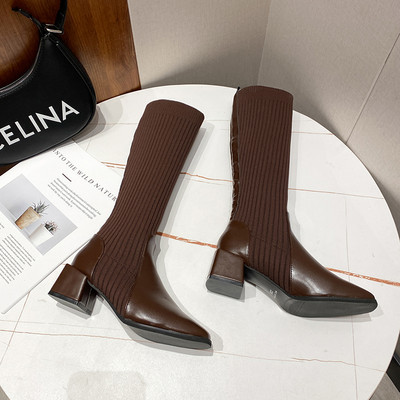 Stiilsed naiste saapad tavaline kontsaga mudel