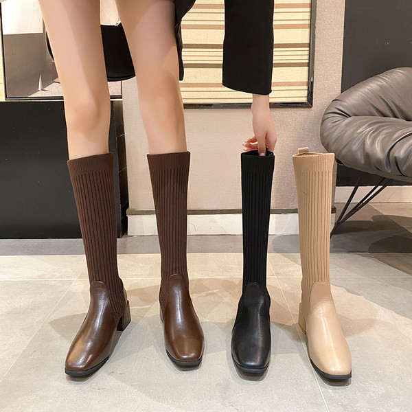 Stiilsed naiste saapad tavaline kontsaga mudel