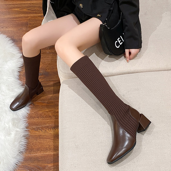 Stiilsed naiste saapad tavaline kontsaga mudel