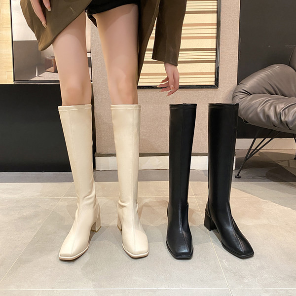 Stílusos női csizma eco bőrből, sima modellből