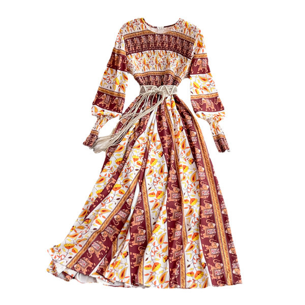 Naiste kaasaegne kleit värvitrükiga ja ovaalse kaelusega