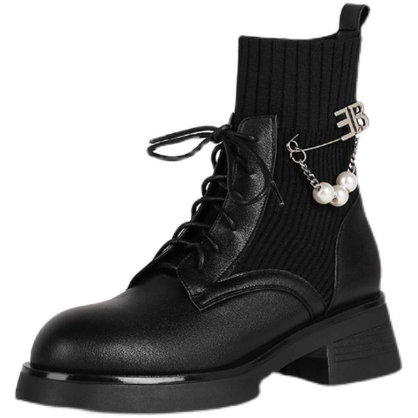 Moderne ženske čizme s vezicama i metalnim elementom