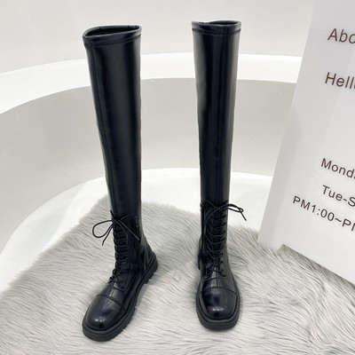 Alkalmi női csizma lapos talppal és fűzővel