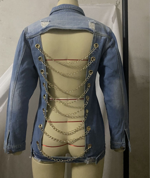 Stiilne metallist elementidega naiste teksajakk