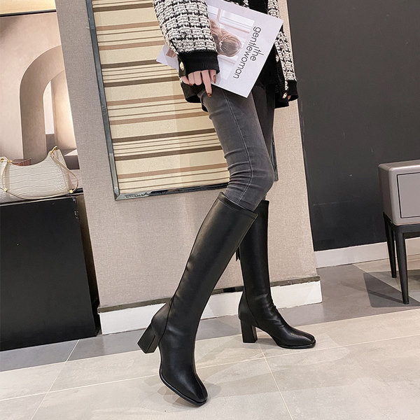 Modern női magas sarkú csizma tiszta modell