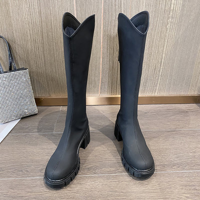 Modern női csizma sima modell cipzárral