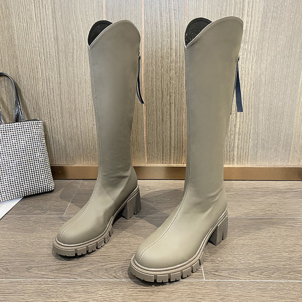 Modern női csizma sima modell cipzárral