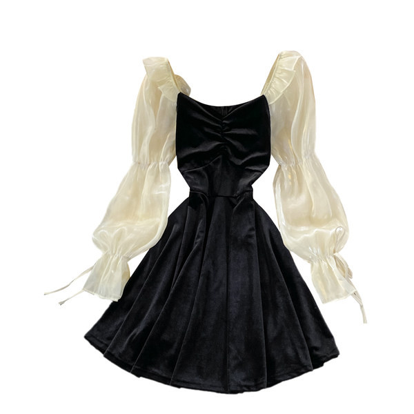 Női modern bársonyruha nyakkendővel és szögletes nyakkivágással