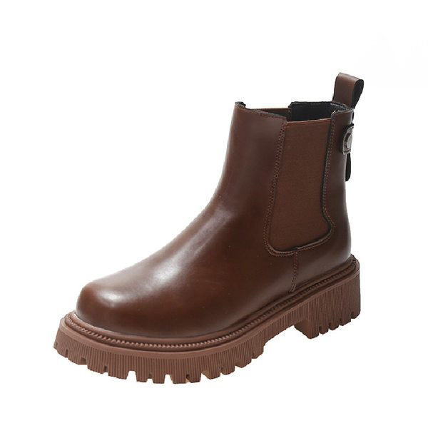 Bőr női csizma durva talppal, fém elemmel