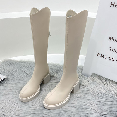 Női csizma lekerekített modell cipzárral